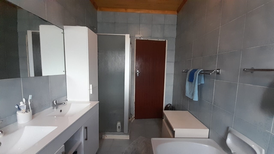 5 Bedroom Property for Sale in Birchleigh Gauteng