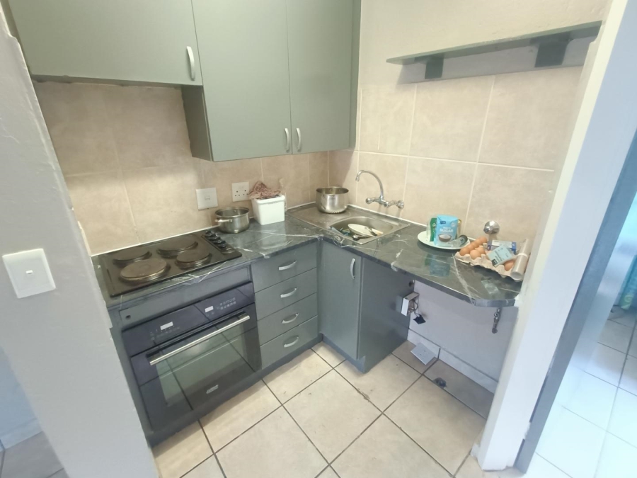 2 Bedroom Property for Sale in Rooihuiskraal Gauteng