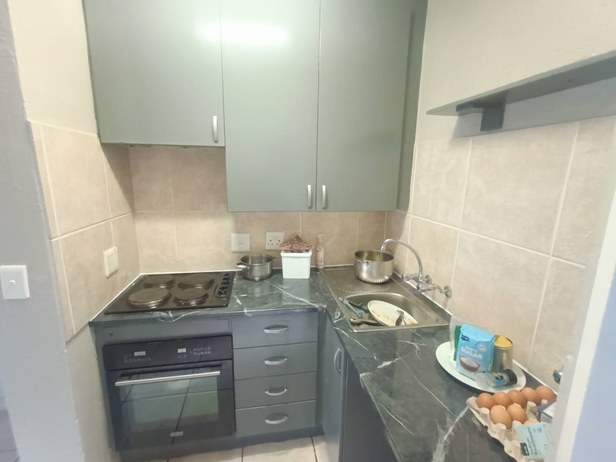 2 Bedroom Property for Sale in Rooihuiskraal Gauteng