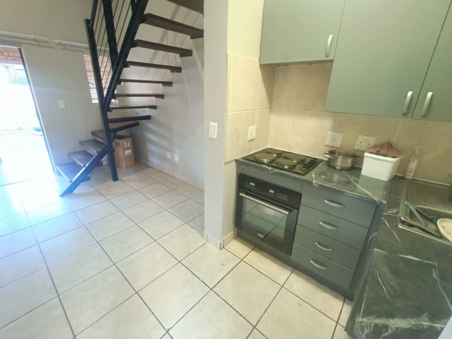 2 Bedroom Property for Sale in Rooihuiskraal Gauteng