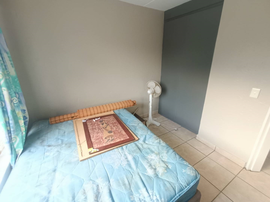 2 Bedroom Property for Sale in Rooihuiskraal Gauteng