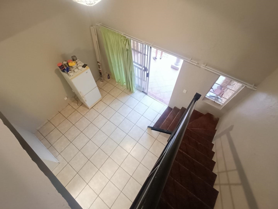 2 Bedroom Property for Sale in Rooihuiskraal Gauteng