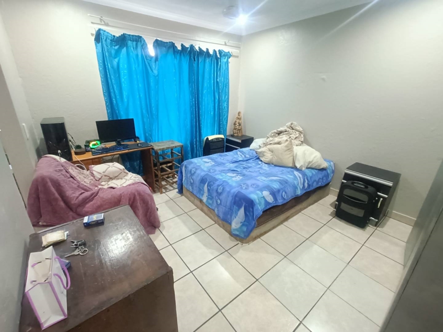 2 Bedroom Property for Sale in Rooihuiskraal Gauteng