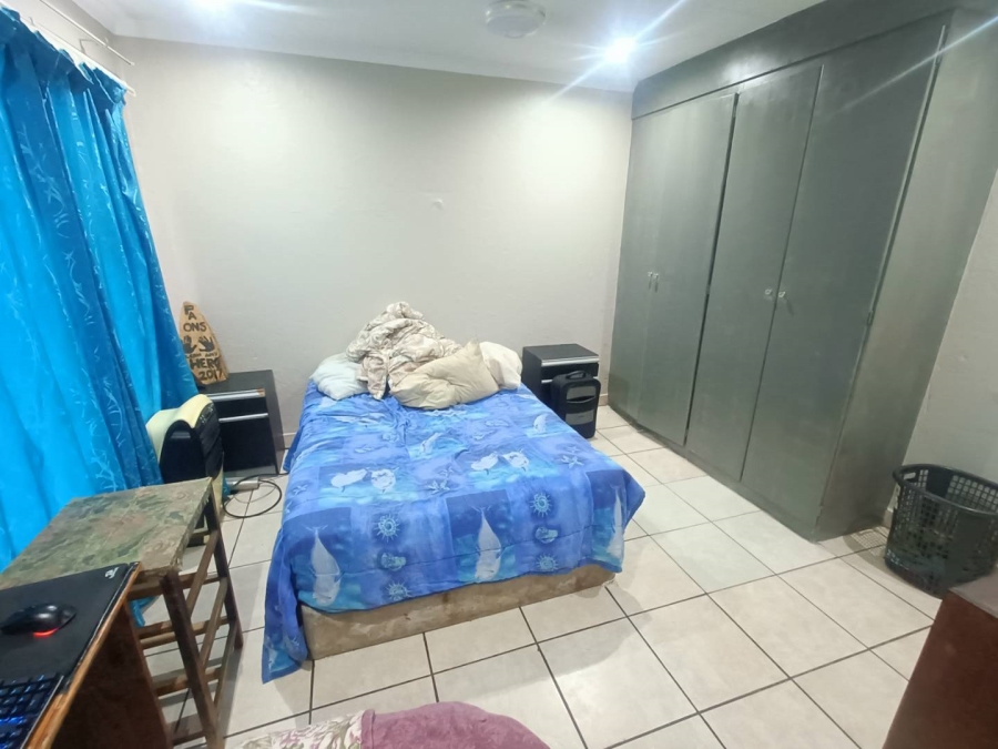 2 Bedroom Property for Sale in Rooihuiskraal Gauteng