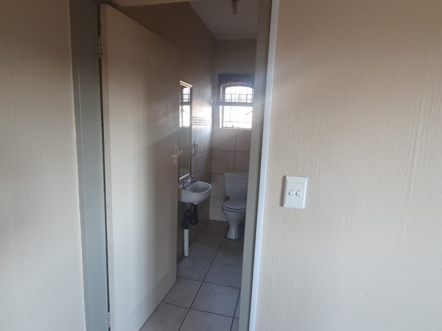 To Let 2 Bedroom Property for Rent in Erasmuskloof Gauteng