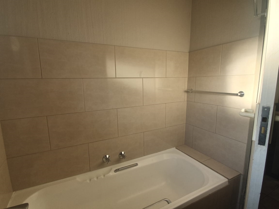 To Let 2 Bedroom Property for Rent in Erasmuskloof Gauteng