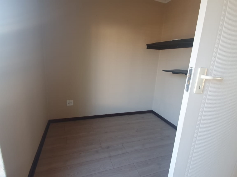 To Let 2 Bedroom Property for Rent in Erasmuskloof Gauteng