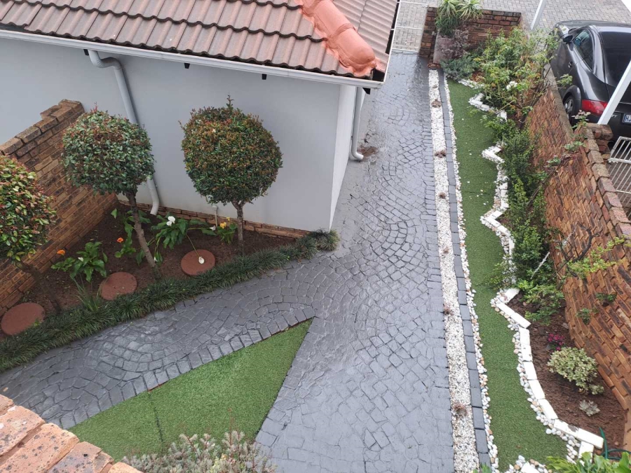 To Let 2 Bedroom Property for Rent in Erasmuskloof Gauteng