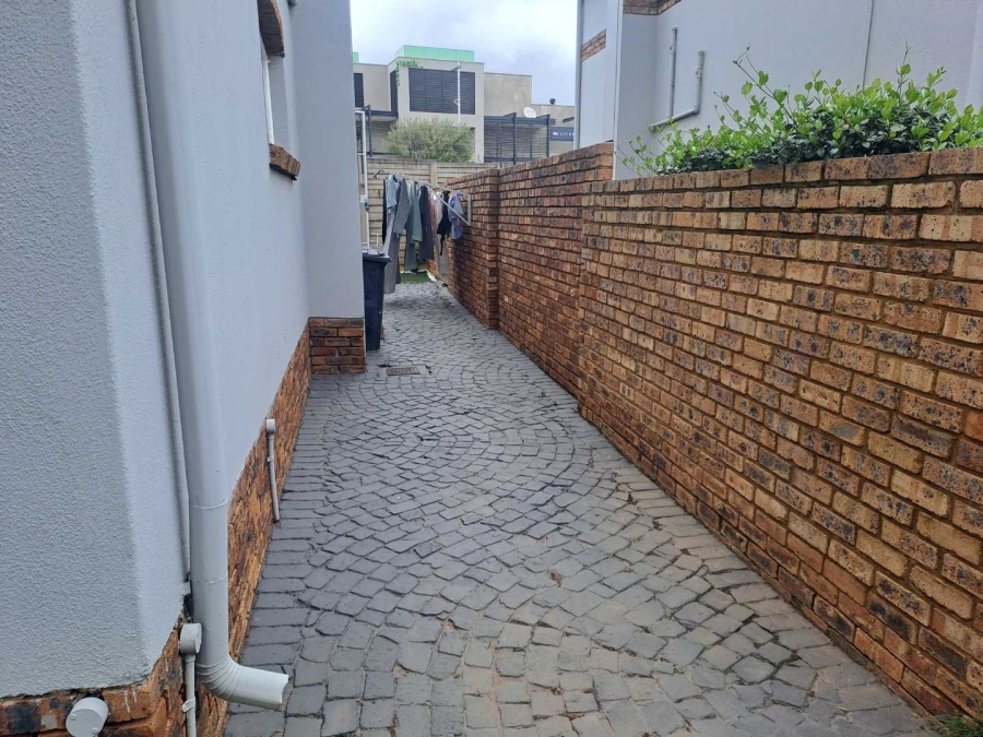 To Let 2 Bedroom Property for Rent in Erasmuskloof Gauteng
