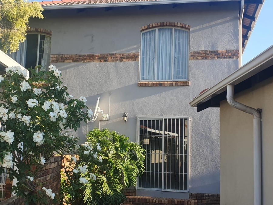 To Let 2 Bedroom Property for Rent in Erasmuskloof Gauteng