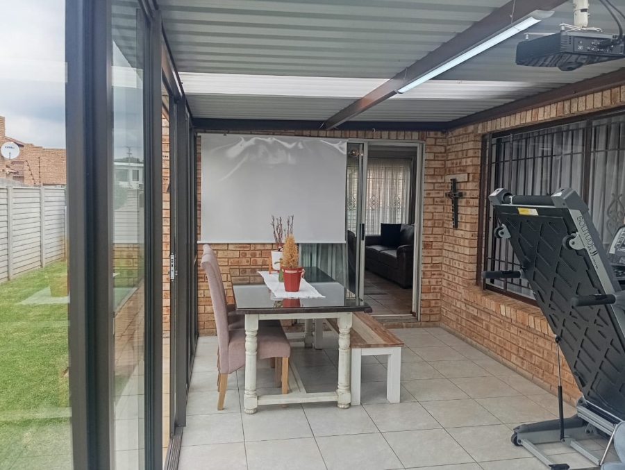 2 Bedroom Property for Sale in Kibler Park Gauteng