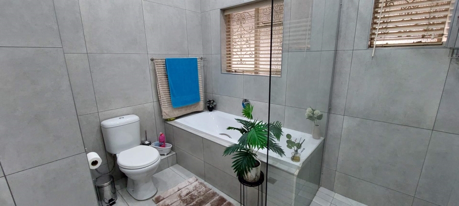 3 Bedroom Property for Sale in South Crest Gauteng
