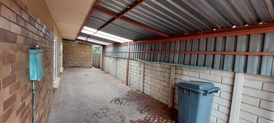 3 Bedroom Property for Sale in South Crest Gauteng