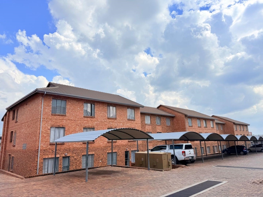 2 Bedroom Property for Sale in Grand Central Gauteng