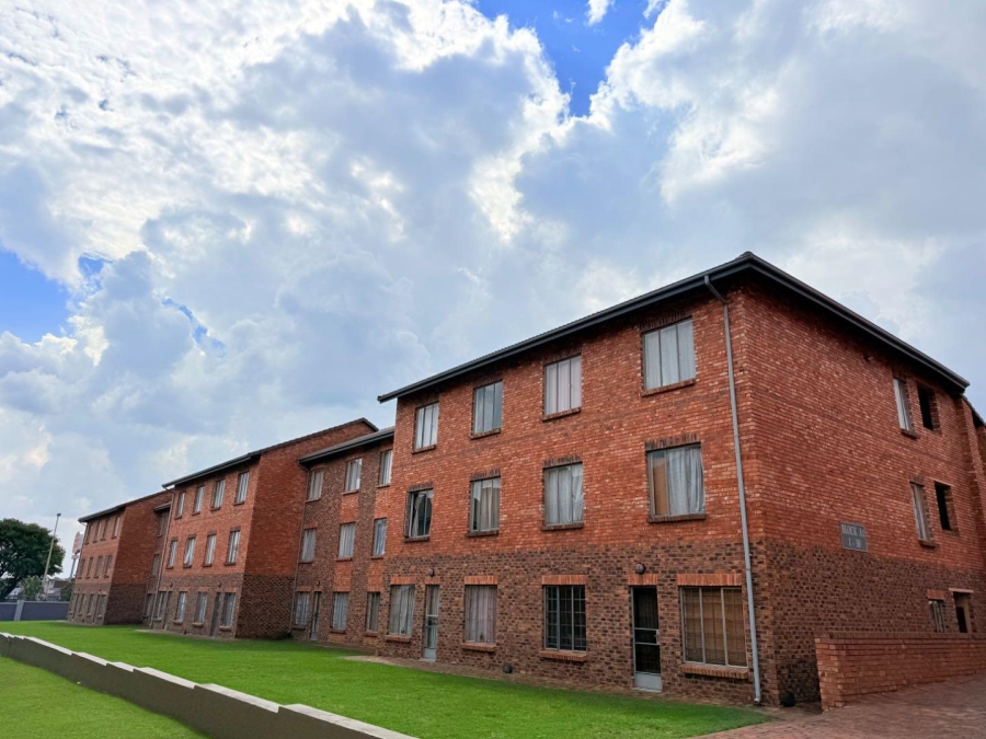 2 Bedroom Property for Sale in Grand Central Gauteng