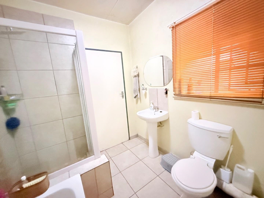 2 Bedroom Property for Sale in Grand Central Gauteng
