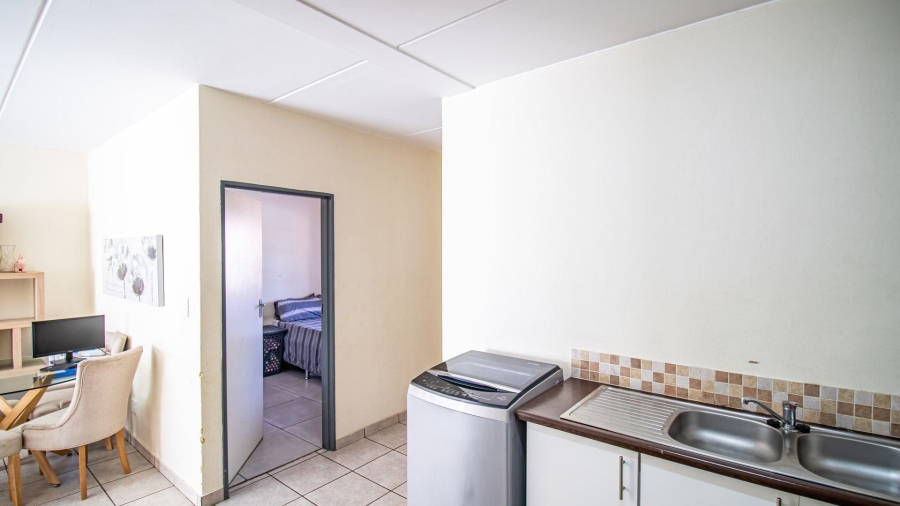 2 Bedroom Property for Sale in Grand Central Gauteng