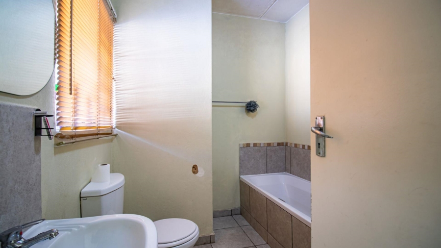 2 Bedroom Property for Sale in Grand Central Gauteng
