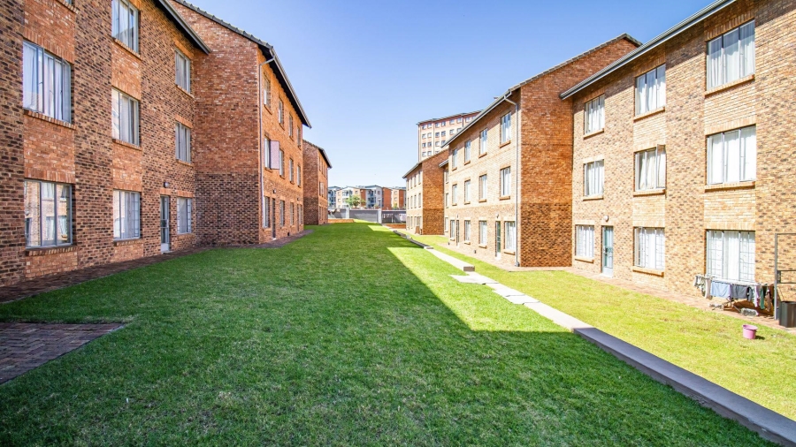 2 Bedroom Property for Sale in Grand Central Gauteng