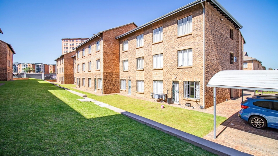2 Bedroom Property for Sale in Grand Central Gauteng