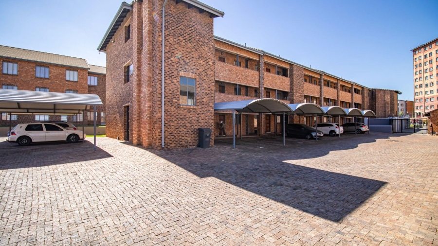 2 Bedroom Property for Sale in Grand Central Gauteng