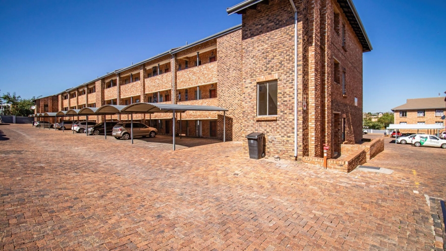 2 Bedroom Property for Sale in Grand Central Gauteng