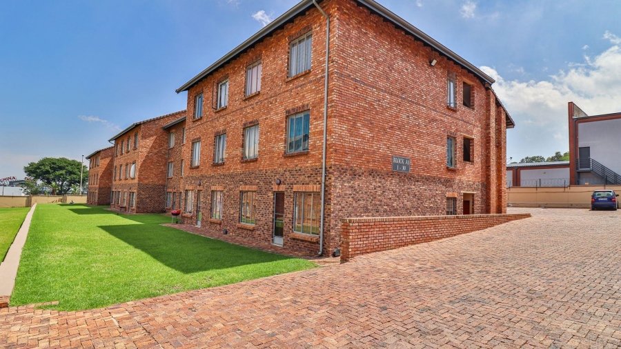 2 Bedroom Property for Sale in Grand Central Gauteng
