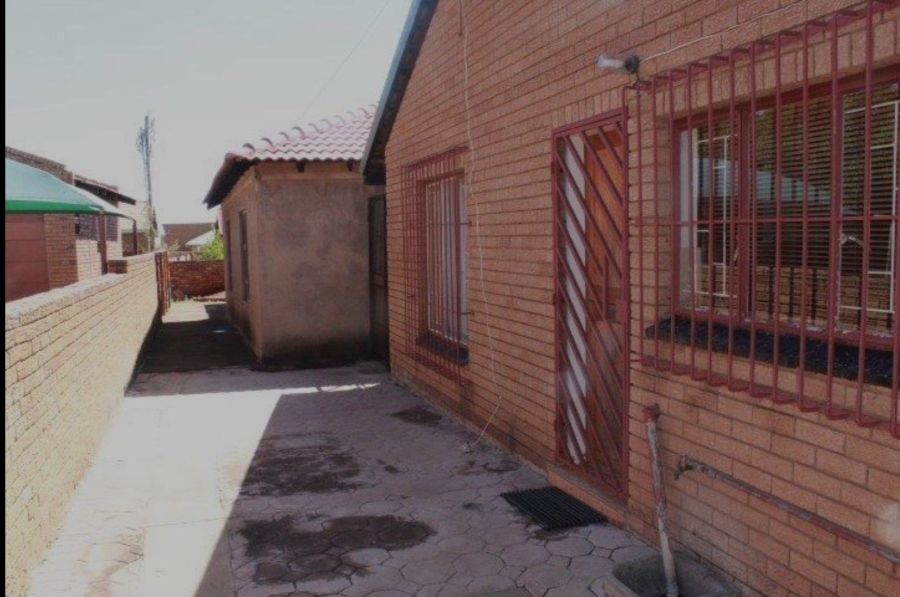 10 Bedroom Property for Sale in Soshanguve DD Gauteng