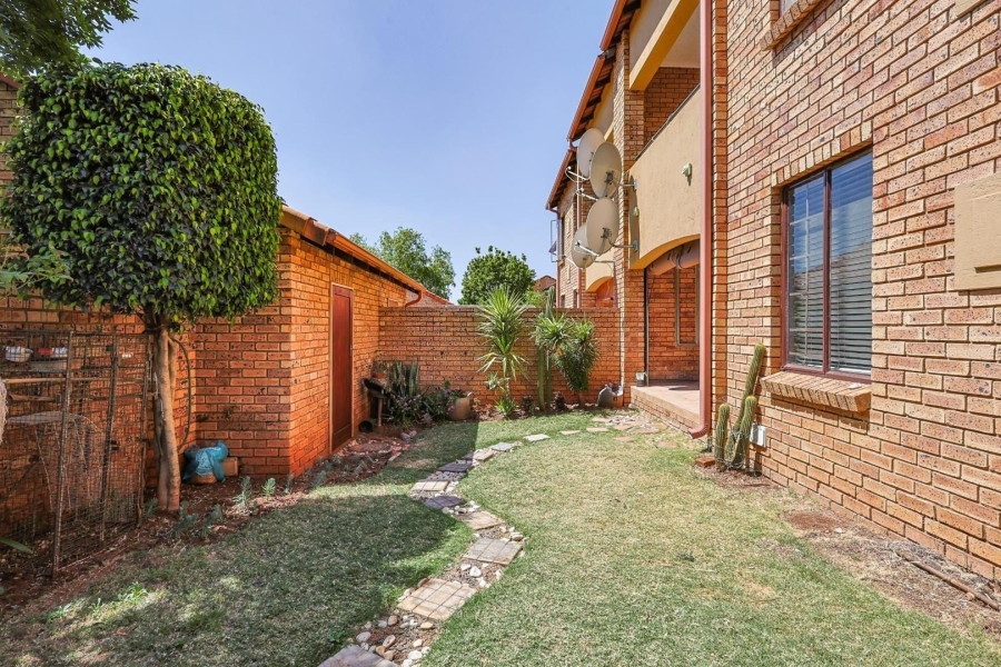 To Let 2 Bedroom Property for Rent in Equestria Gauteng