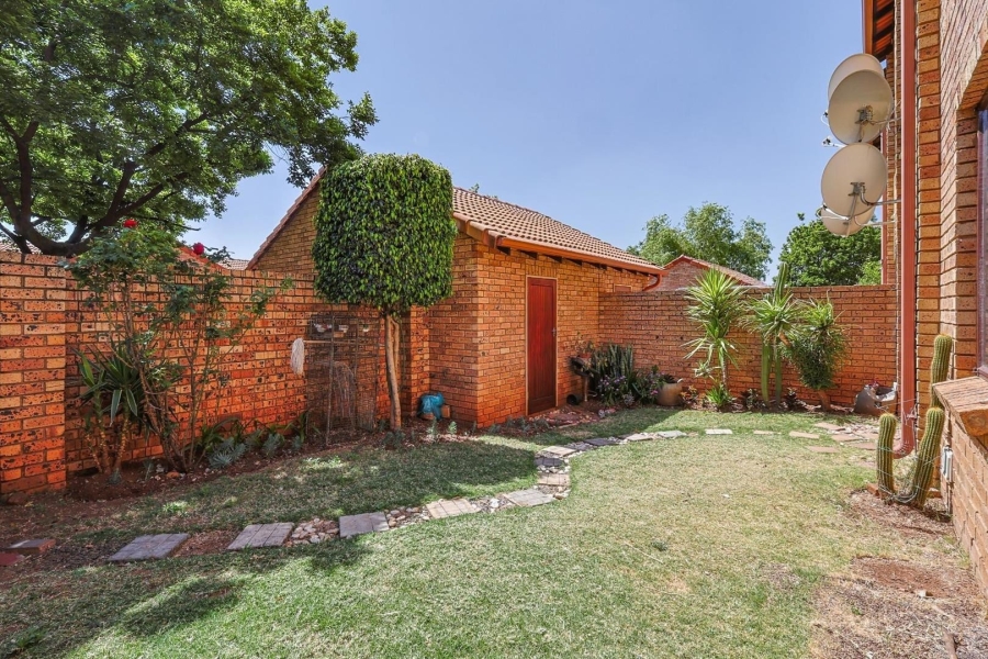 To Let 2 Bedroom Property for Rent in Equestria Gauteng