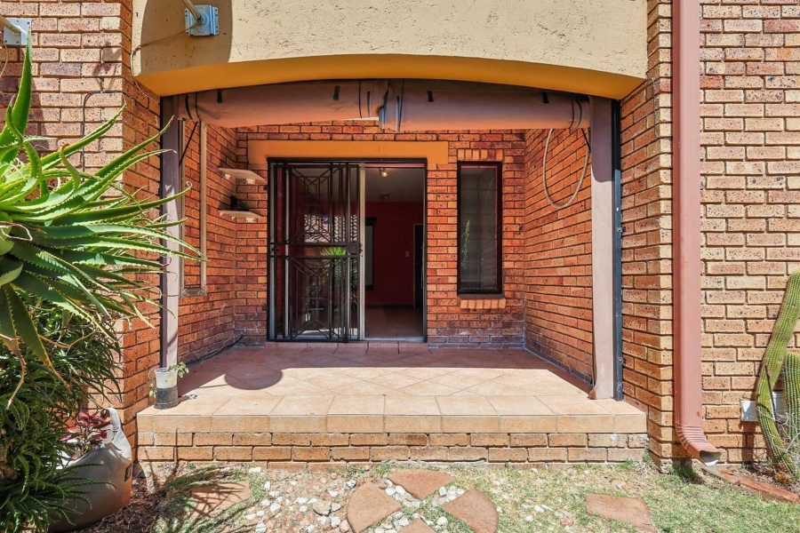 To Let 2 Bedroom Property for Rent in Equestria Gauteng