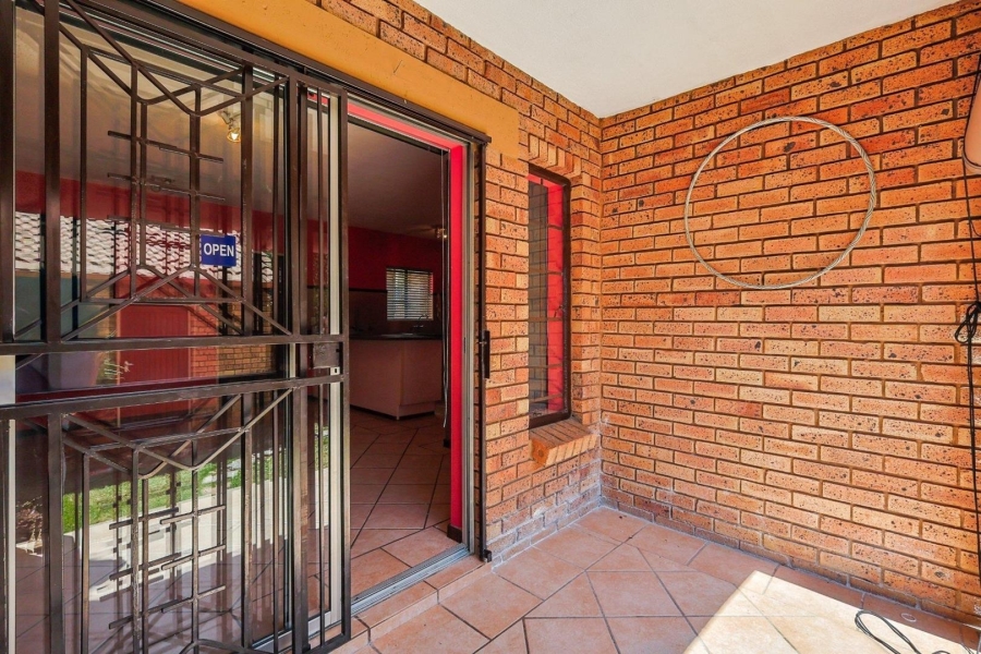 To Let 2 Bedroom Property for Rent in Equestria Gauteng