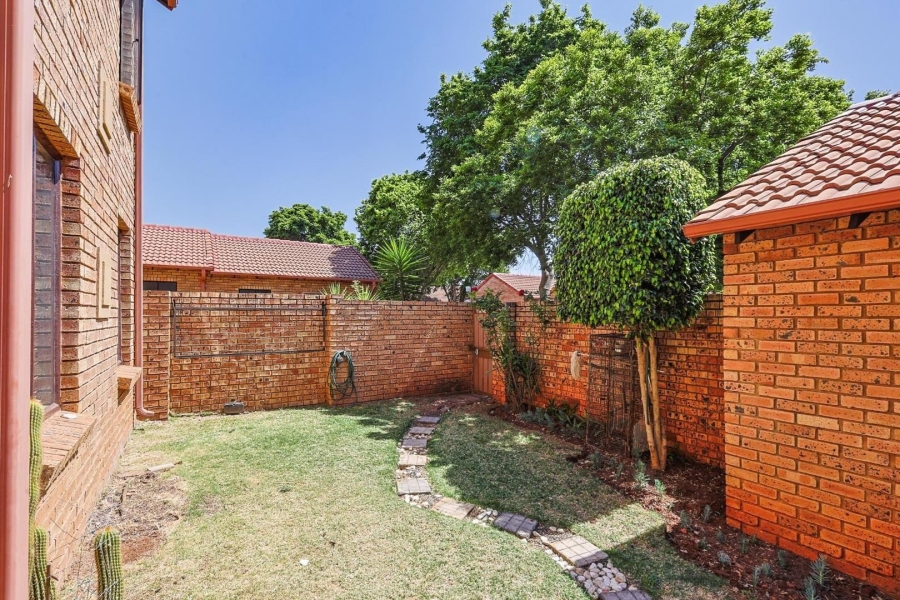 To Let 2 Bedroom Property for Rent in Equestria Gauteng
