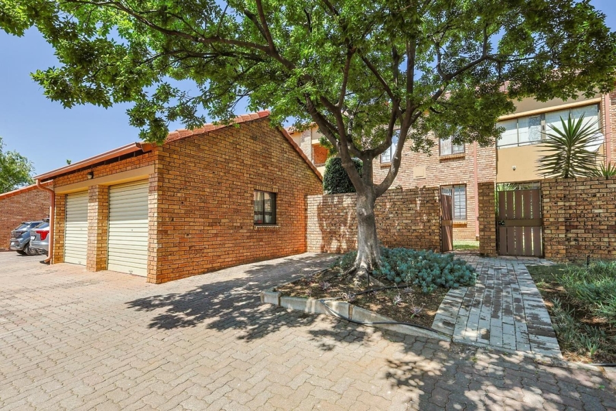 To Let 2 Bedroom Property for Rent in Equestria Gauteng