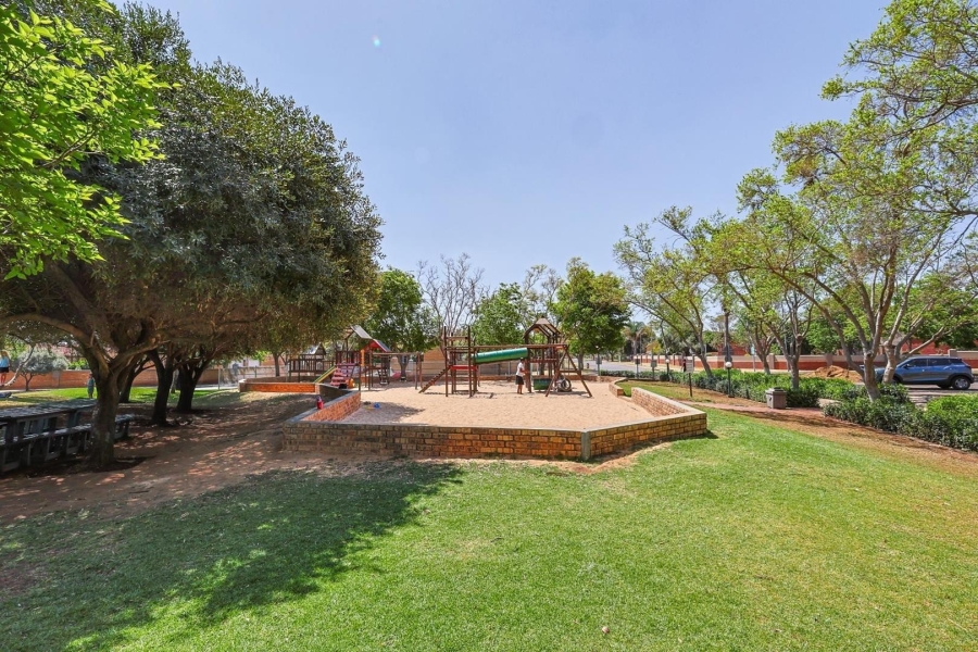 To Let 2 Bedroom Property for Rent in Equestria Gauteng