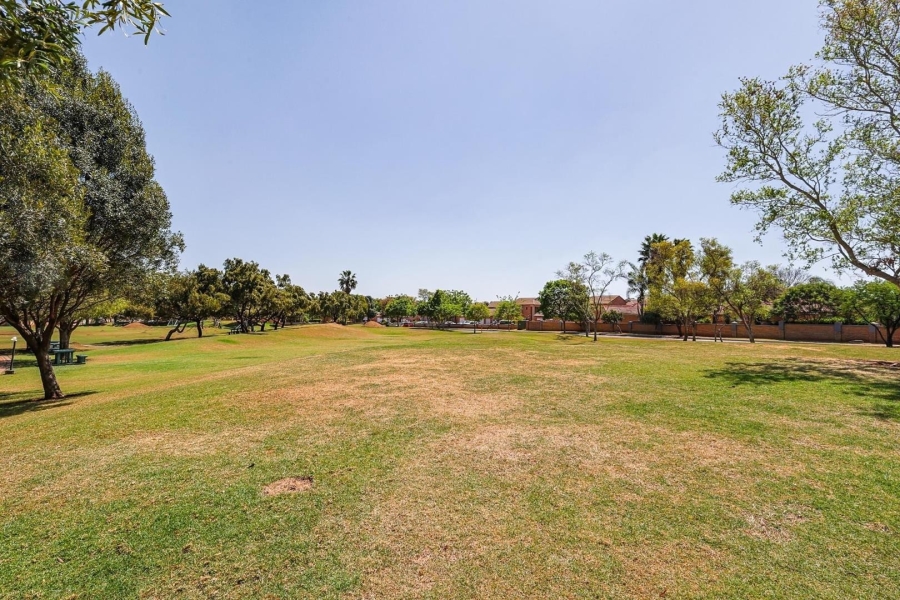 To Let 2 Bedroom Property for Rent in Equestria Gauteng