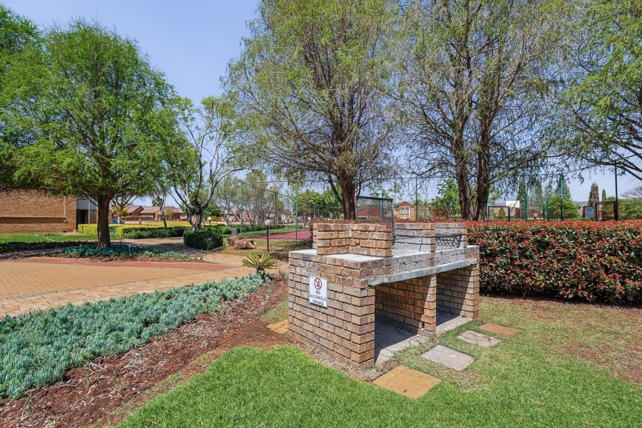 To Let 2 Bedroom Property for Rent in Equestria Gauteng