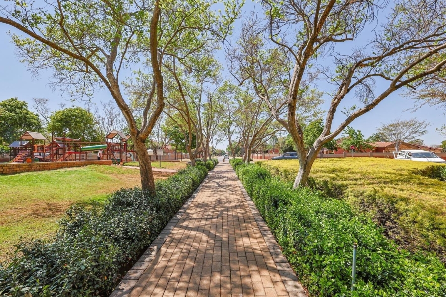 To Let 2 Bedroom Property for Rent in Equestria Gauteng