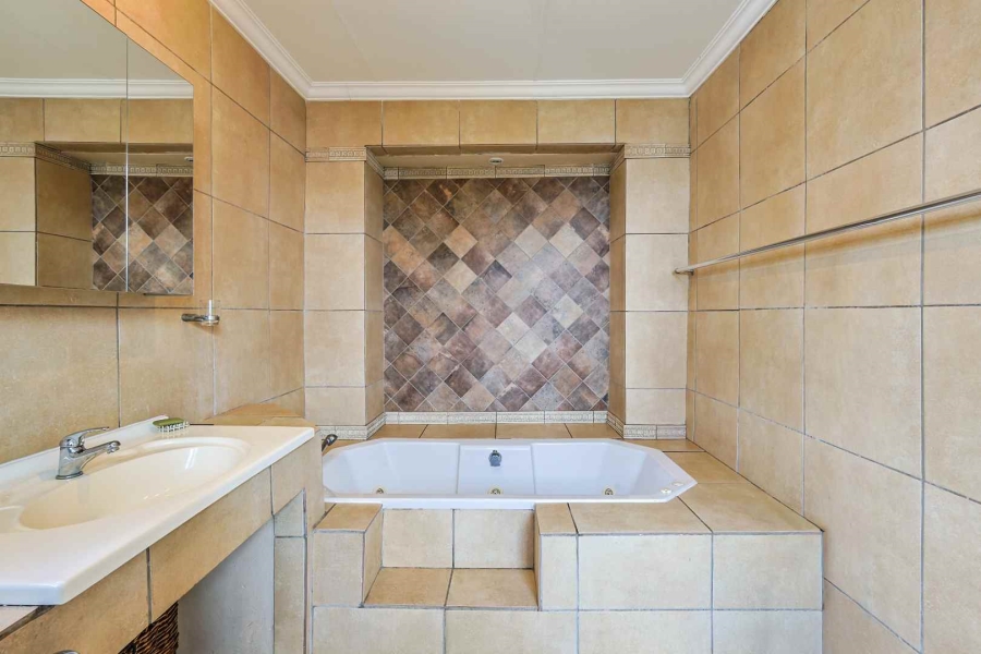 3 Bedroom Property for Sale in Waterkloof Ridge Gauteng