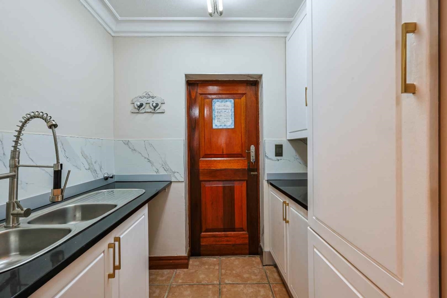 6 Bedroom Property for Sale in Wapadrand Gauteng