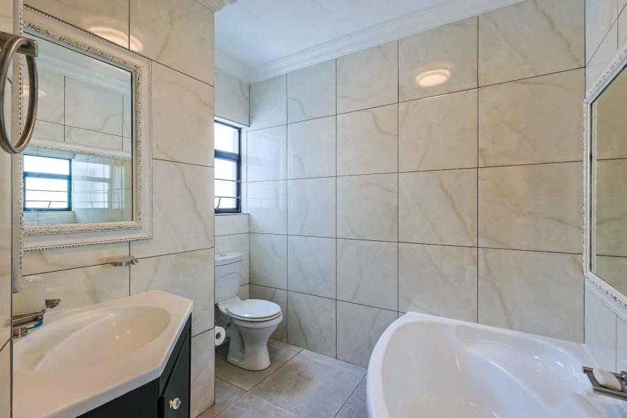 6 Bedroom Property for Sale in Wapadrand Gauteng