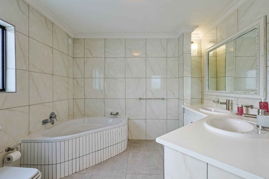 6 Bedroom Property for Sale in Wapadrand Gauteng