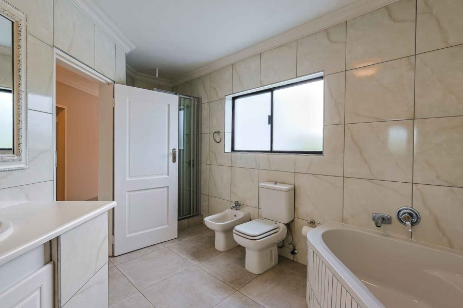 6 Bedroom Property for Sale in Wapadrand Gauteng