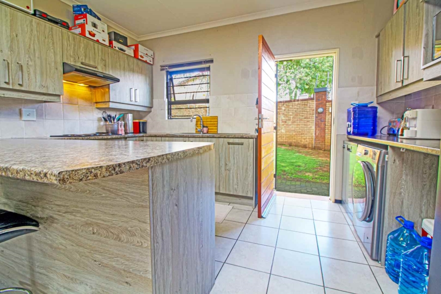2 Bedroom Property for Sale in Wilgeheuwel Gauteng