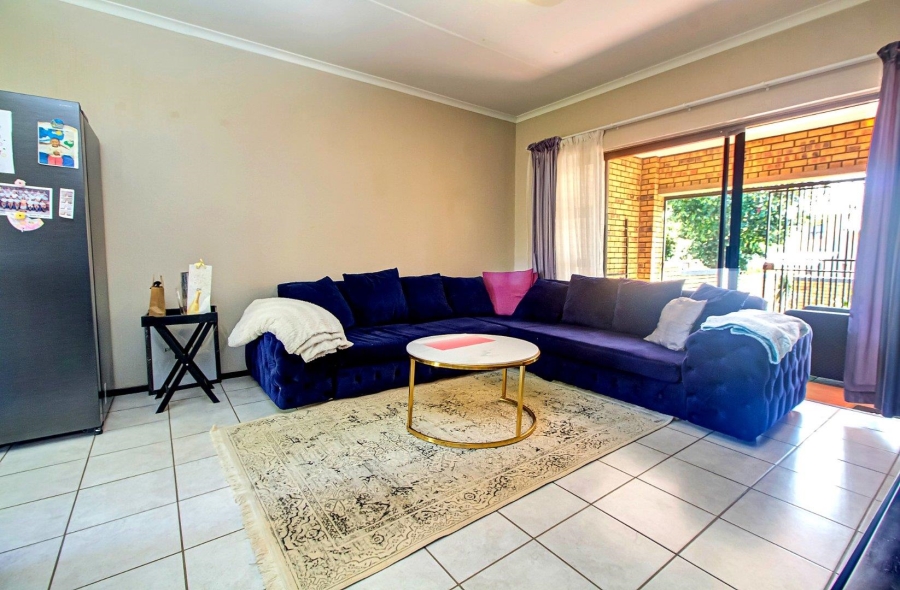 2 Bedroom Property for Sale in Wilgeheuwel Gauteng