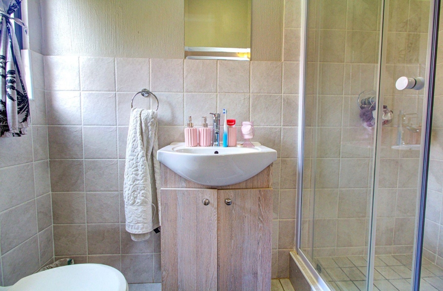 2 Bedroom Property for Sale in Wilgeheuwel Gauteng