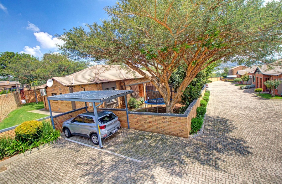 2 Bedroom Property for Sale in Wilgeheuwel Gauteng