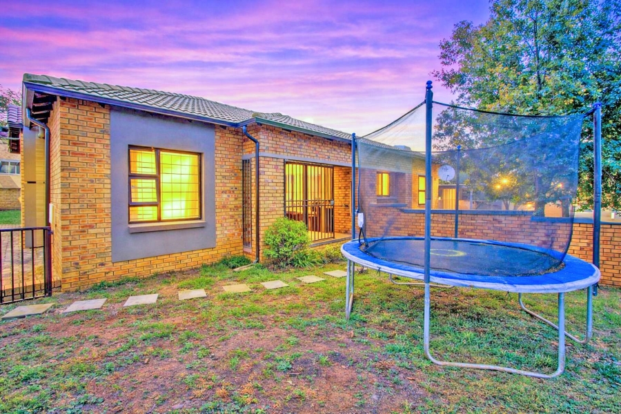 2 Bedroom Property for Sale in Wilgeheuwel Gauteng