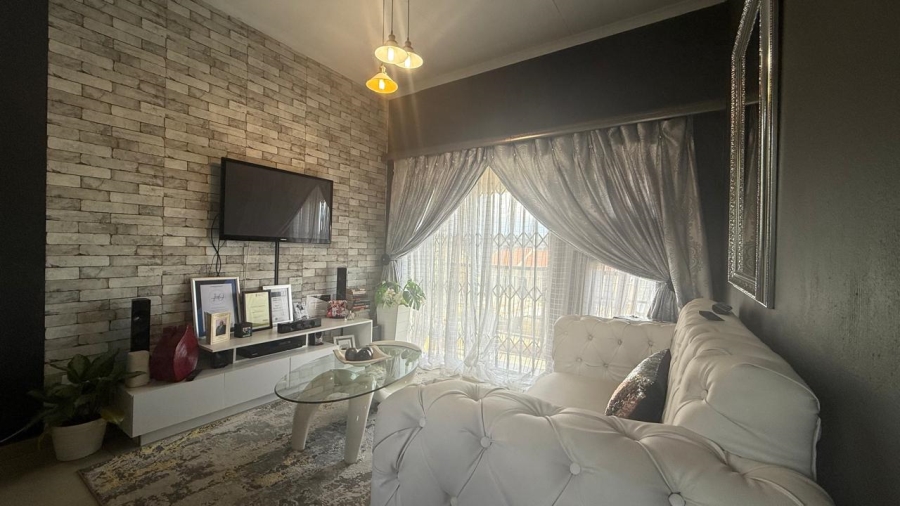 2 Bedroom Property for Sale in Honeydew Gauteng