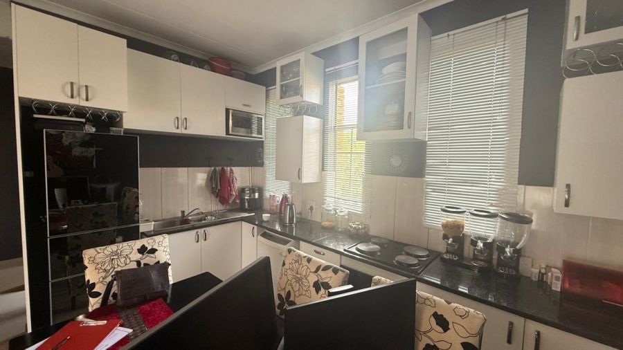 2 Bedroom Property for Sale in Honeydew Gauteng